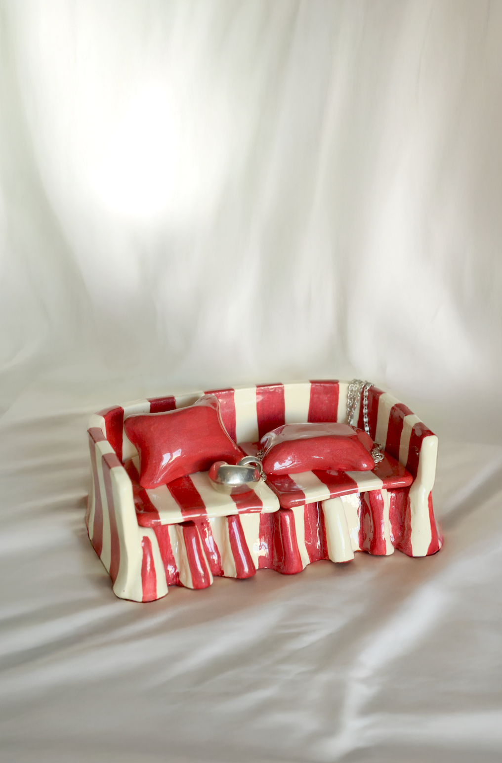 handmade-clay-sofa-jewelry-holder-red-white-striped
